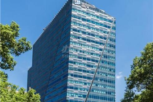 688广场写字楼出租,全新688广场,繁华的南京路,房型方正,三轨交地铁口